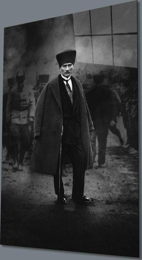 Siyah Beyaz Pardesülü Atatürk Cam Tablo, Uv Baskılı Ve Temperli, Hediyelik