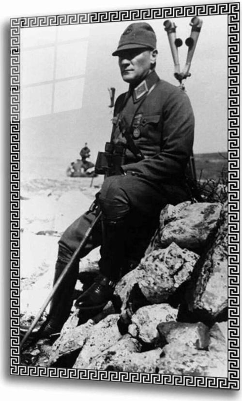 Atatürk Cam Tablo 72X46 Cm