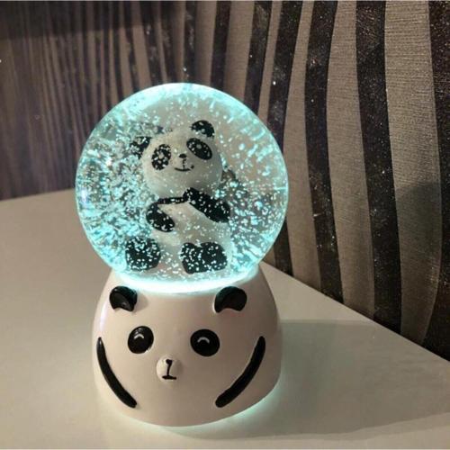Büyük Boy Romantik Sevimli Panda Işıklı Püskürtmeli Otomatik Kar Küresi Ve Müzik Kutusu