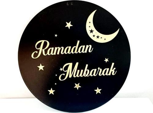 Ramazan Mubarak Yazılı Siyah Zemin Gold Yazı Kapı Süsü