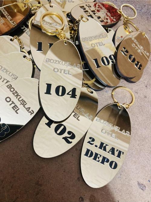 5 Adet Otel Anahtarlık Tabanı Kalın Siyah Ahşap Üst Kısmı Gold Pleksi Pansiyon Otel Oda Anahtarlık