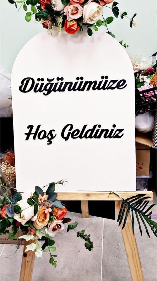 Düğünümüze Hoş Geldiniz Yazılı Beyaz Zemin Siyah Yazı Karşılama Panosu