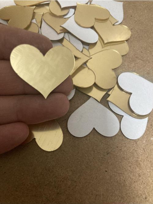 25 Adet 2.5 Cm Arkası Bantlı Pleksi Kalp Gold Renk Yazısız