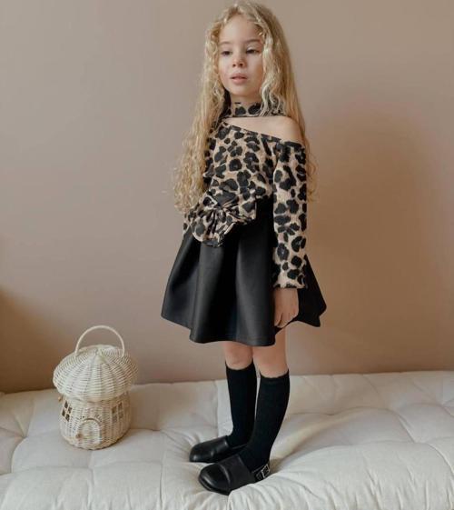 KIZ ÇOCUK FİYONK MODELLİ DÜŞÜK OMUZ LEOPAR BADİLİ ETEKLİ TAKIM
