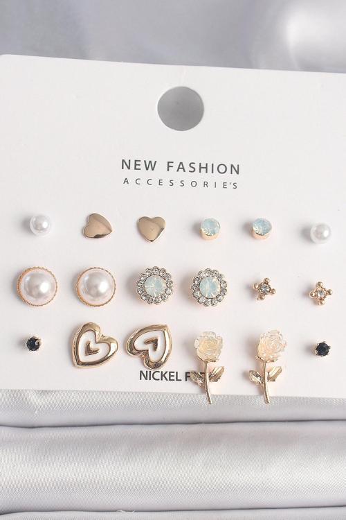 Pirinç Gold Renk Beyaz Mineli Gül Figür Zirkon Taşlı İnci Detaylı 9 Çift Kadın Küpe Seti - EBJ250207W31232