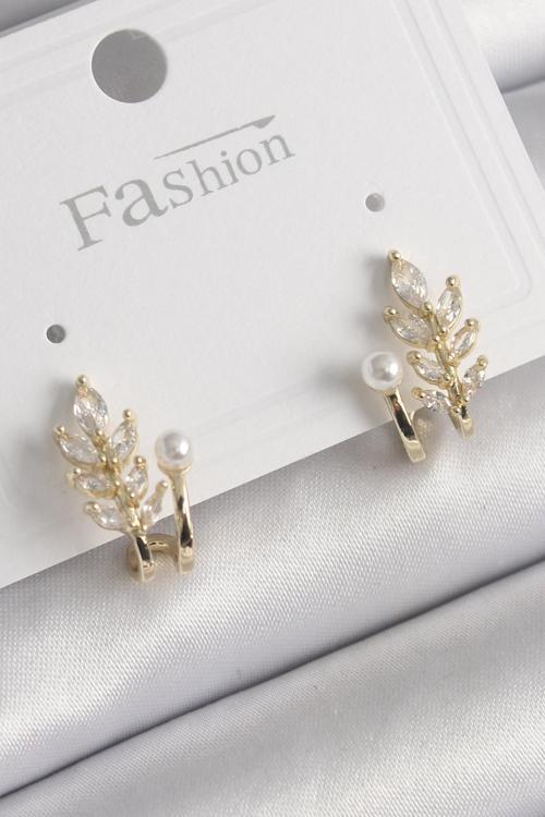Pirinç Gold Renk Zirkon Taşlı Yaprak Model İnci Detay Küpe - EBJ250113W30481