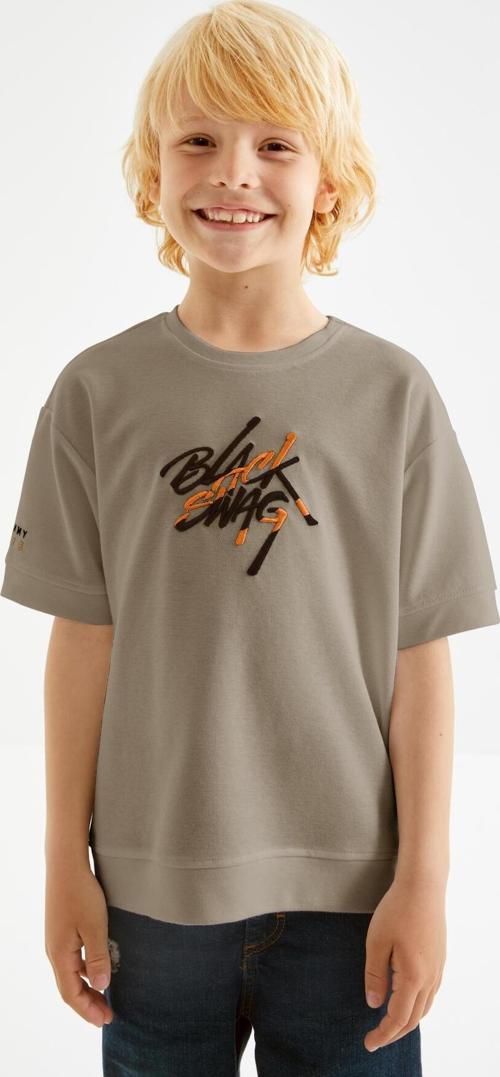 Koyu Bej Oversize Yazı Nakışlı Kısa Kollu O Yaka Erkek Çocuk T-Shirt  - 10898