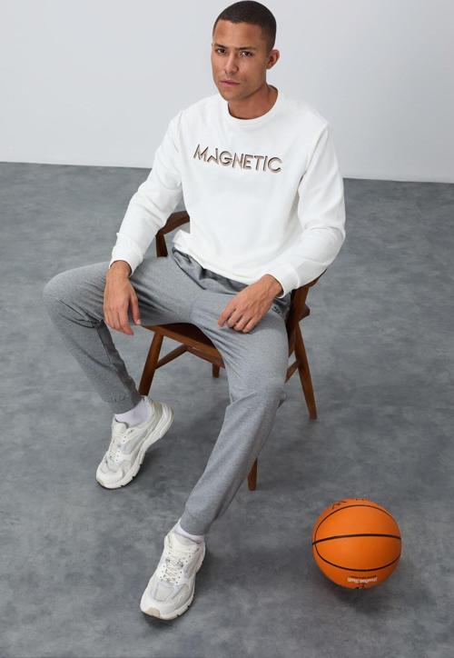 Ekru Yazı Nakışlı O Yaka Rahat Form İçi Polarlı Erkek Sweatshirt - 88020