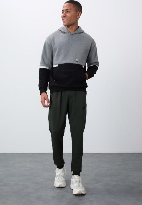 Gri Melanj Pamuklu Kalın İçi Tüylü Yumuşak Dokulu Comfort Fit Nakışlı Erkek Sweatshirt - 88417