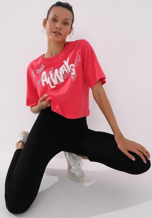 Rose Asimetrik Yazı Baskılı O Yaka Kadın Oversize T-Shirt - 97136