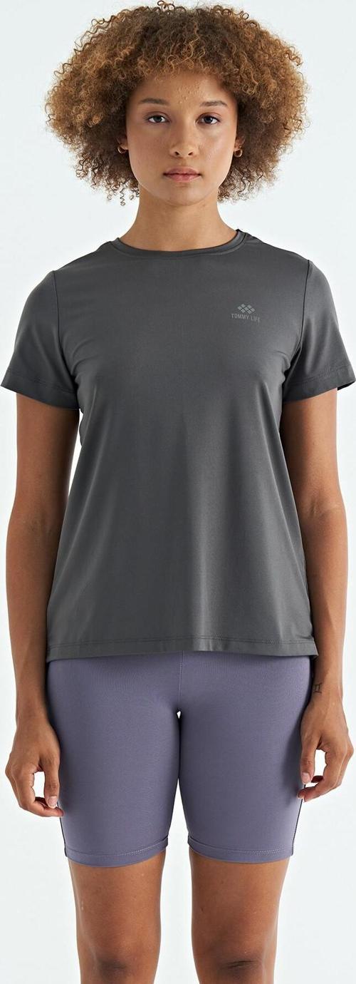 Koyu Gri Sırt Yırtmaç Detaylı O Yaka Kısa Kollu Standart Kalıp Kadın T-Shirt - 97267