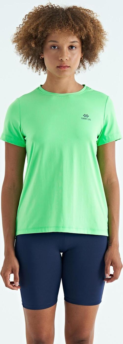 Neon Yeşil Sırt Yırtmaç Detaylı O Yaka Kısa Kollu Standart Kalıp Kadın T-Shirt - 97267