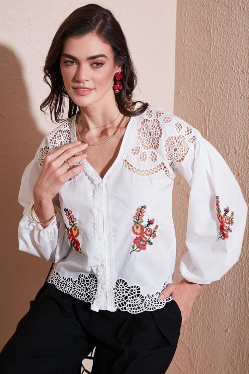Nakış İşlemeli Pamuklu Regular Fit Ajurlu V Yaka Bayan Gömlek 676214 BEYAZ