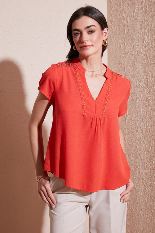 Güpür Detaylı % 100 Pamuk Regular Fit V Yaka Bayan Bluz 611BZ0286 NAR ÇİÇEĞİ