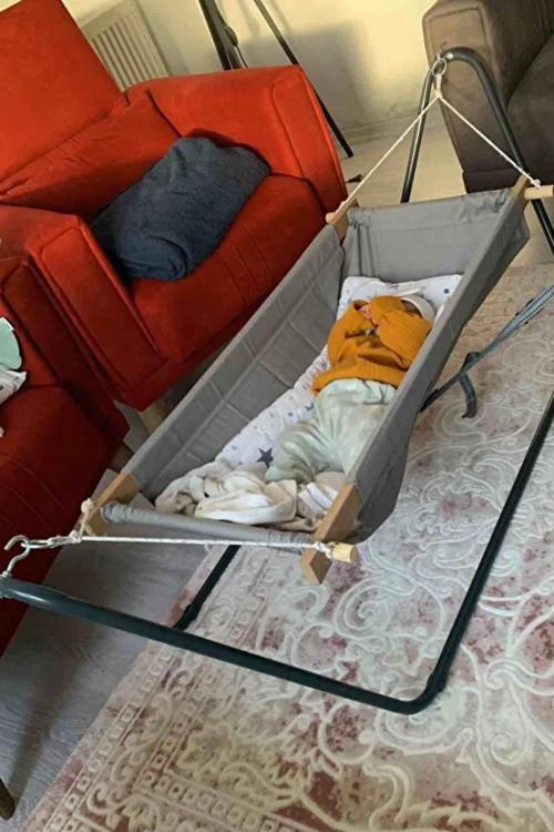 0-1  Yaş Beşik, Bebek Salıncağı, V Metal Hamak, Portatif Beşik, Minder ve Yastık Dahil 45*85 Yatak