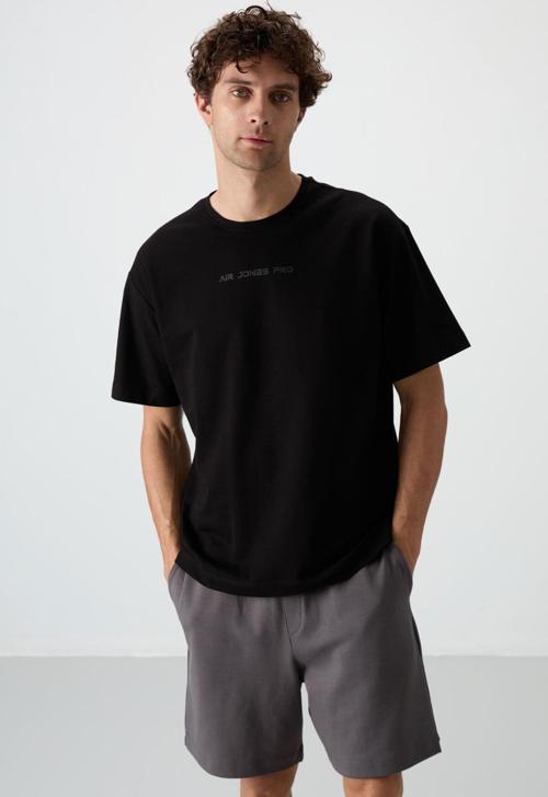 Siyah Pamuklu Kalın Yüzeyi Dokulu Oversize Fit  Baskılı Erkek T-Shirt - 88364