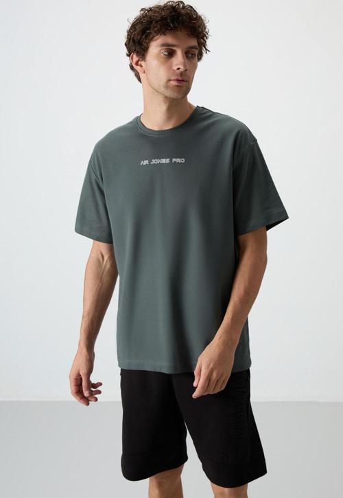 Haki Pamuklu Kalın Yüzeyi Dokulu Oversize Fit  Baskılı Erkek T-Shirt - 88364