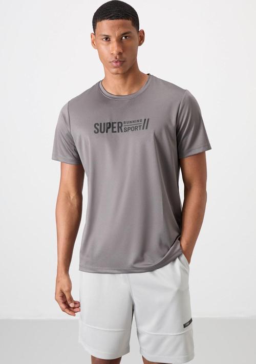 Koyu Gri Polyester Nefes Alan Dokulu İnce Esnek Standart Fit Erkek Performans T-Shirt - 88385