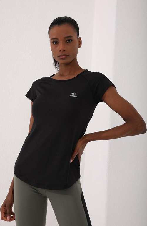 Siyah Sırt Pencereli Kısa Kol Standart Kalıp O Yaka Kadın T-Shirt - 97101