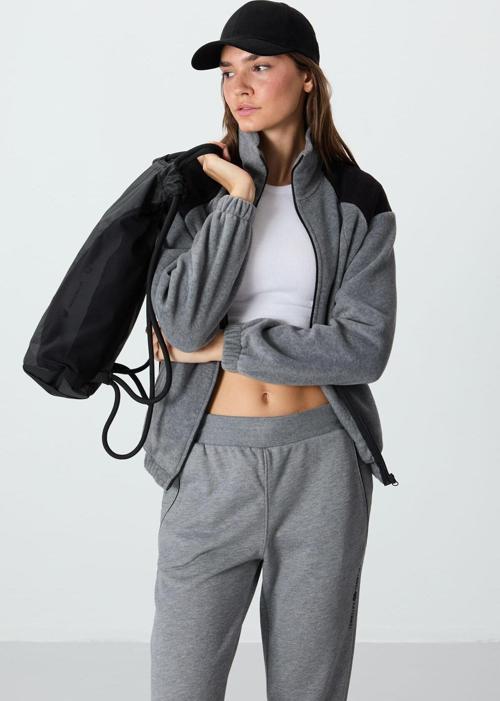 Gri Melanj Kalın Yumuşak Dokulu Dik Yaka Oversize Nakışlı Polar Kadın Sweatshirt - 97293