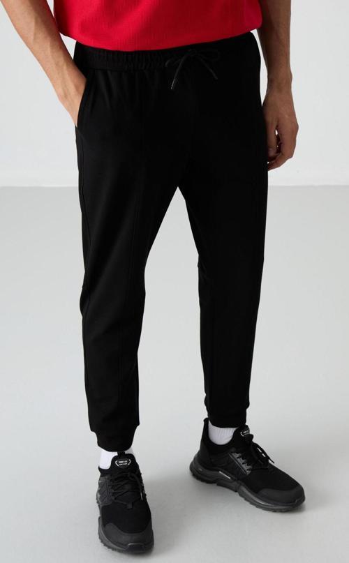 Siyah Pamuklu Yumuşak Dokulu Comfort Fit Nakışlı Erkek Jogger - 82123