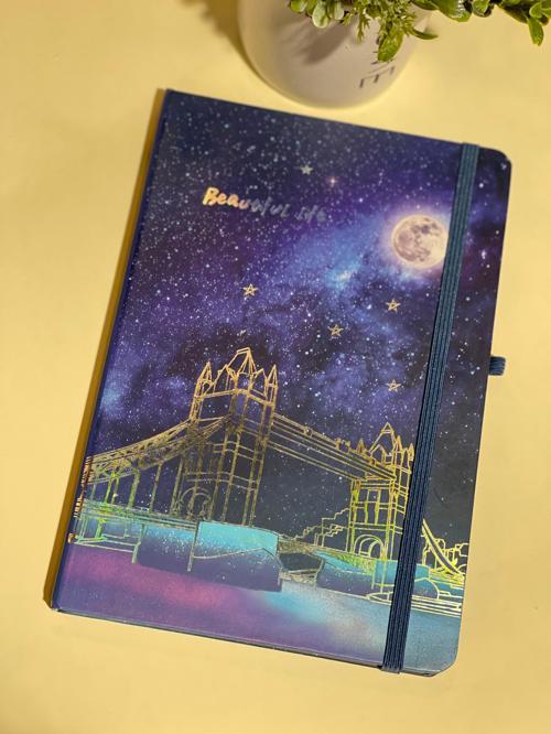 Dolunay Hologramlı Sert Kapak Lastikli Çizgili Defter 14x20cm 80 Yaprak