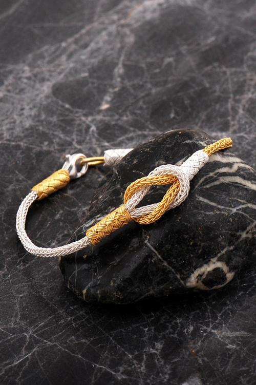 Kazaziye İşlemeli Altın Kaplama Sonsuzluk Elişi Gümüş Bileklik 4758