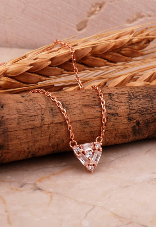 Üçgen Mini Rose Gümüş Baget Kolye 7979