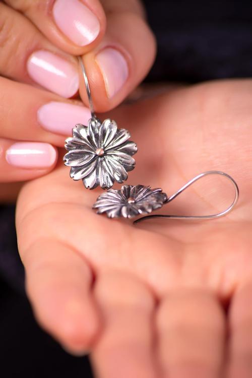 Papatya Elişi Tasarım Gümüş Küpe 4945