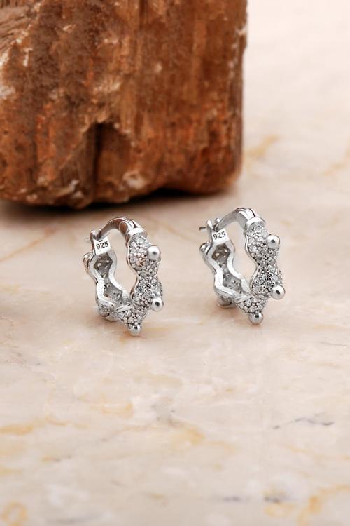 Taç Tasarım Rodyumlu Gümüş Halka Küpe 7024