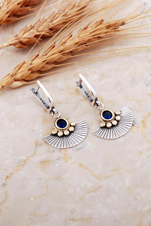 Safir Taşlı Yelpaze Çekiç Dövme Tasarım Elişi Gümüş Küpe 7193