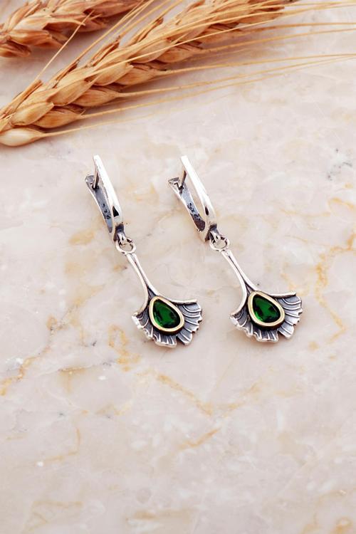 Kök Zümrüt Taşlı Karanfil Çekiç Dövme Elişi Gümüş Küpe 7213