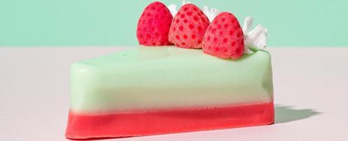 – Cake Art Çilekli Pasta Tasarımlı Nemlendiricili El ve Vucüt Sabunu