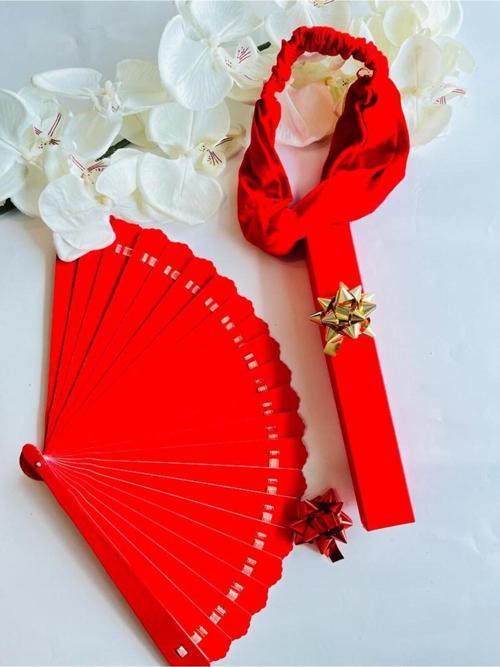 - Kırmızı Yelpaze Paraşüt Bandana ile