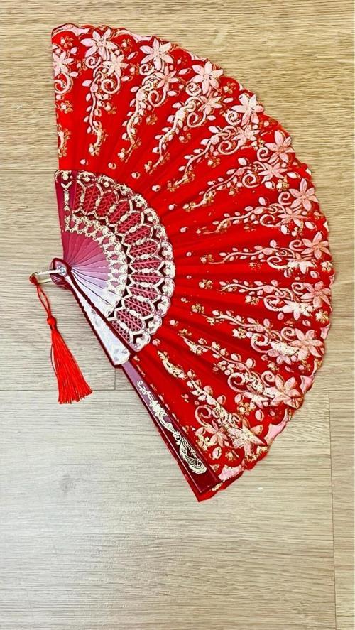 Kırmızı Desenli Şık Yelpaze