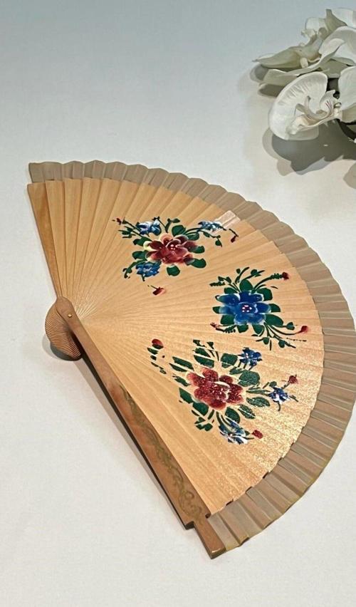 Desenli Ahşap Yelpaze