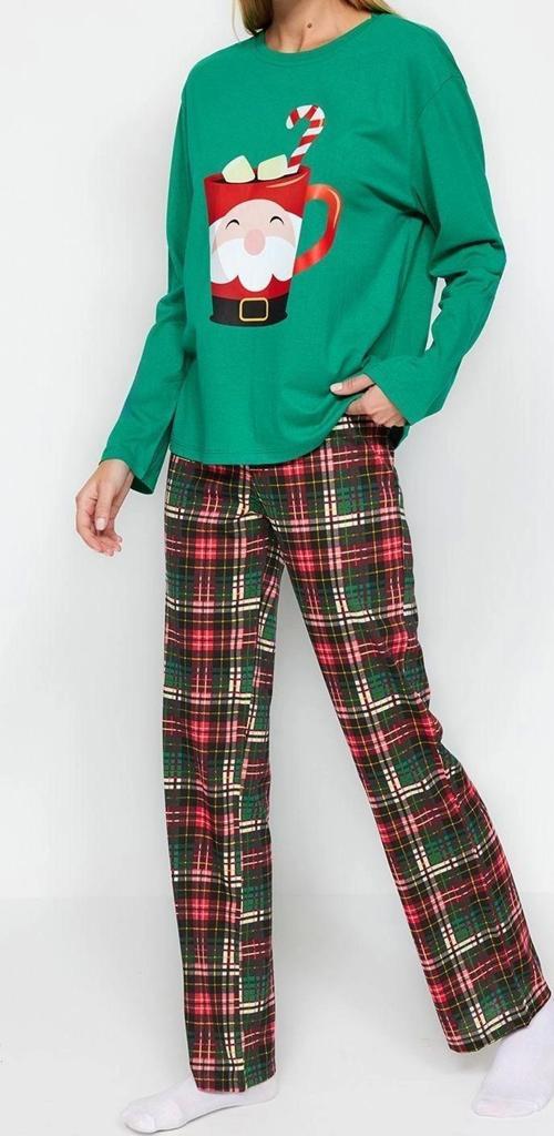 Tarz Rahat Uzun Kollu Geniş Paça Yeşil %100 Pamuklu Yılbaşı Temalı Örme Pijama Takımı