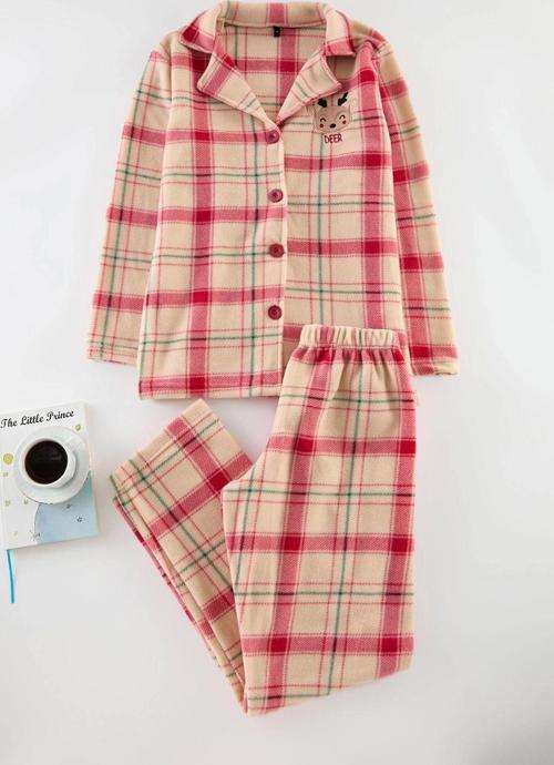 Tarz Rahat Uzun Kollu Boru Paça Nakışlı Ekoseli Polar Kışlık Örme Pijama Takımı