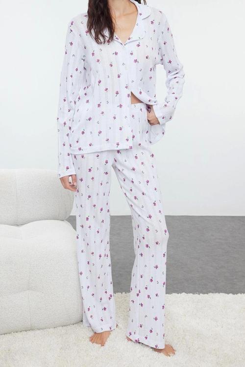 Tarz Rahat Uzun Kollu Boru Paça %100 Pamuklu Çiçekli Ajurlu Delikli Fitilli Örme Pijama Takımı