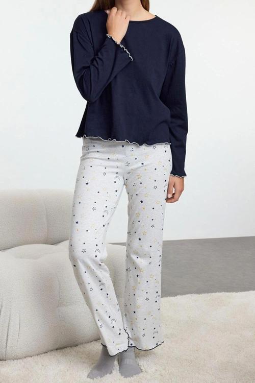 Tarz Rahat Uzun Kollu Geniş Paça Varaklı Galaksi Desenli Overlok Detaylı Örme Pijama Takımı
