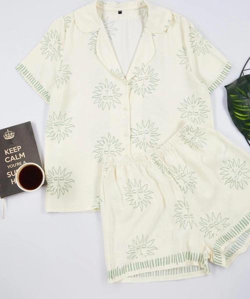 Tarz Rahat Kısa Kollu Geniş Paça Galaksi Desenli Viskon Dokuma Pijama Takımı