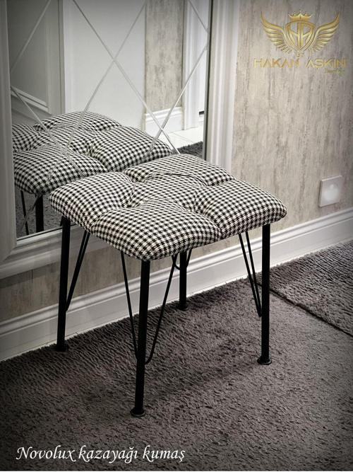 Metal Ayaklı Kazayağı Novolux Kapitone Desenli Puf 40X45 Cm 2024