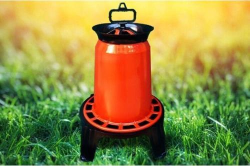 K-v Çiftlik 15 Kg Ayaklı Yemlik 12 Litre Ayaklı Suluk (mavi )ıkisi Bir Arada Gönderilecektir