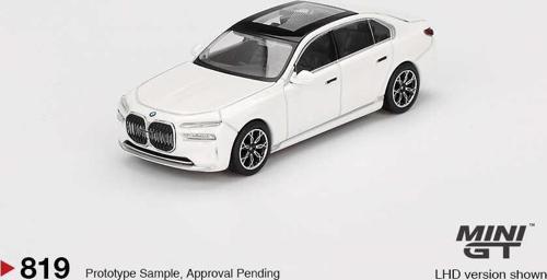819 BMW i7 xDrive60 Mineral White