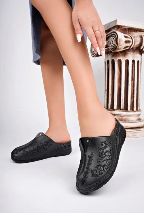 4104 Ortopedik Önü Kapalı Nakışlı Günlük Kadın Terlik