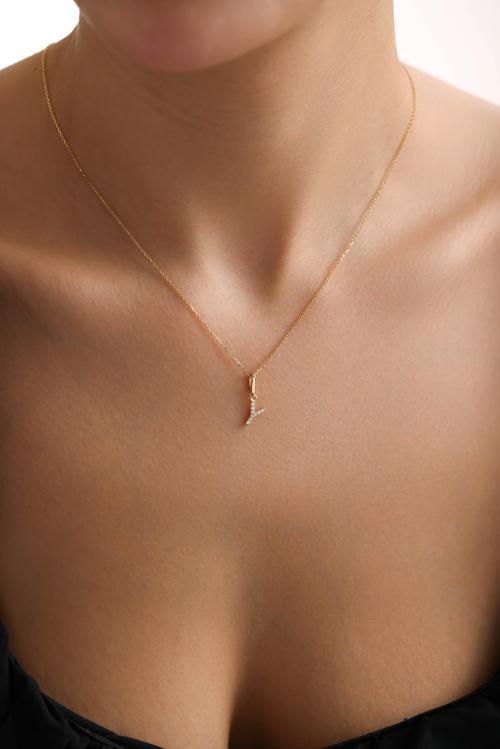 Taşlı Y Harf Kilitli Charm Kolye