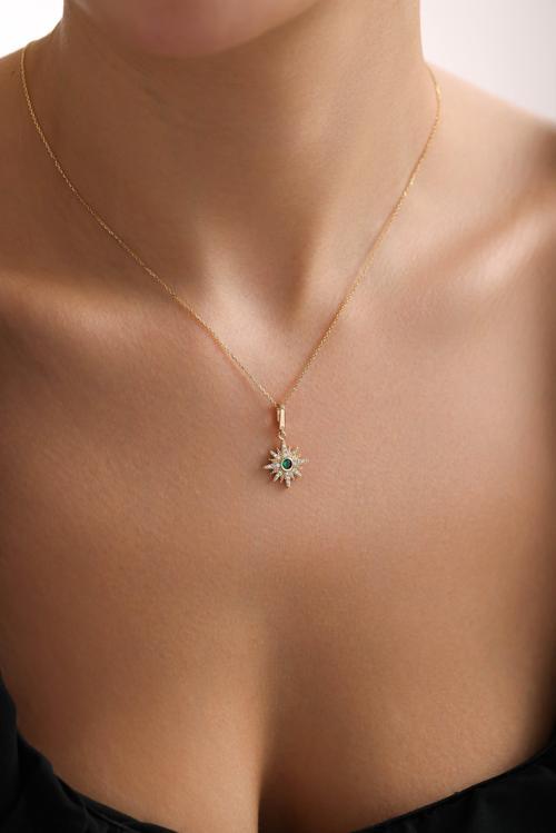 Yeşil Taşlı Mith Kutup Yıldızı Kilitli Charm Kolye