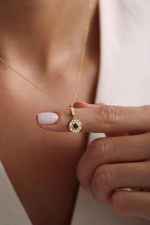 Siyah Taşlı Octo Kilitli Charm Kolye 50 cm