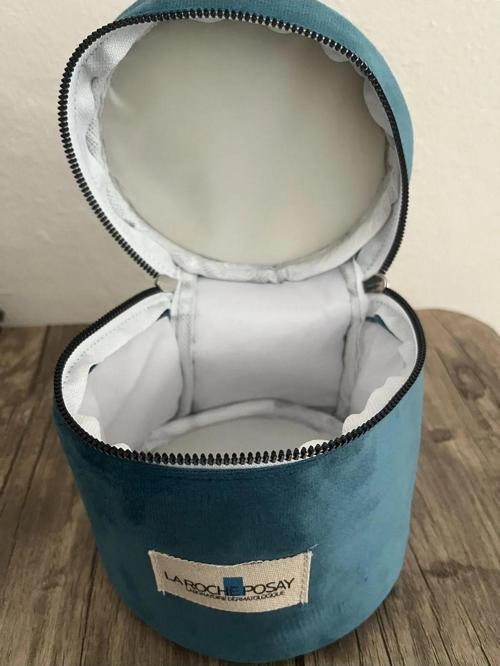 La Roche Posay makyaj çantası