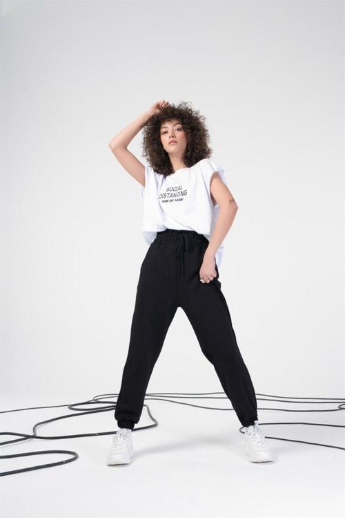 Kadın Beyaz Social Distancing Nakışlı Oversize Bisiklet Yakaı T-Shirt